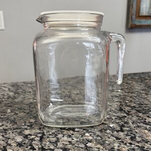 Bormioli Rocco Frigoverre Clear Glass handle Pitcher w/locking lid NWT 78.5 oz